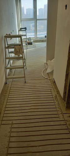 shtroba-pod-teplyj-pol